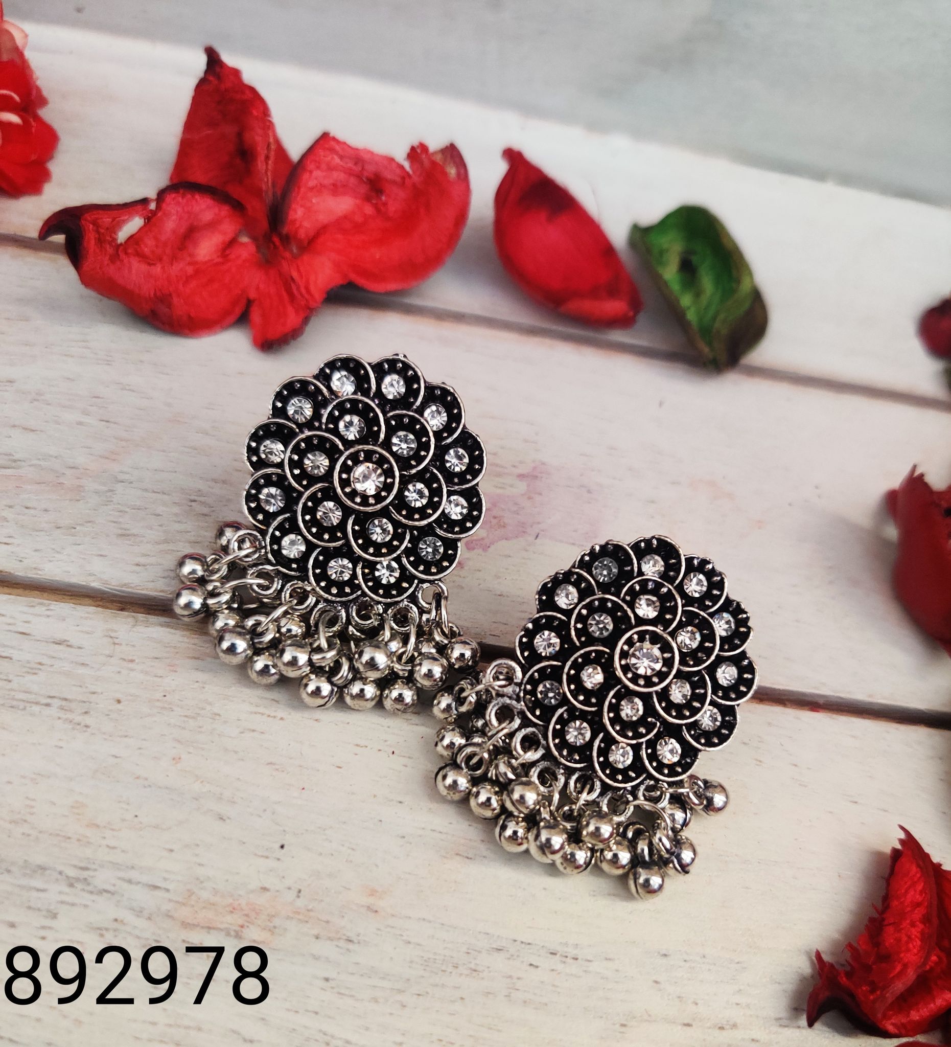 Binni's Wardrobe silver toned Contemporary studs