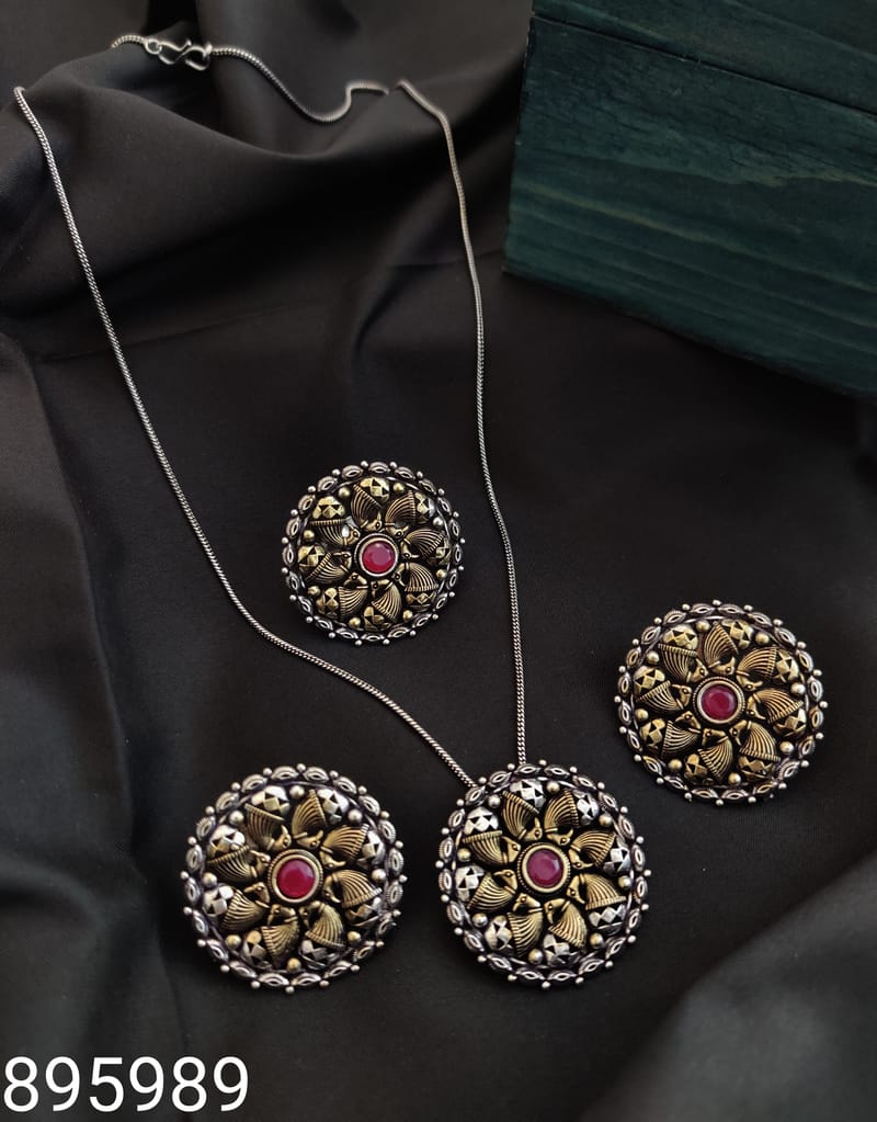 Binni's Wardrobe  Chain pendant set