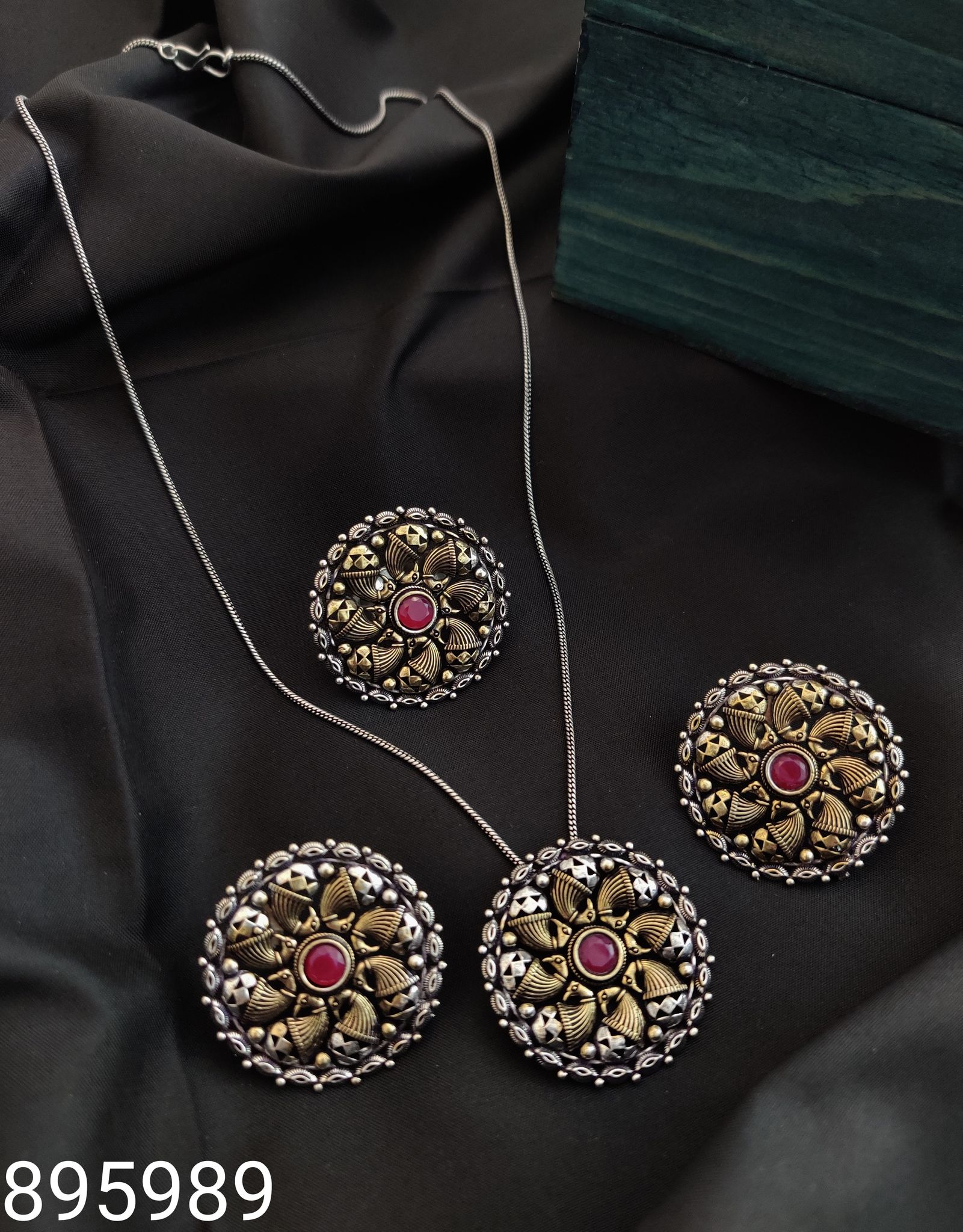 Binni's Wardrobe  Chain pendant set