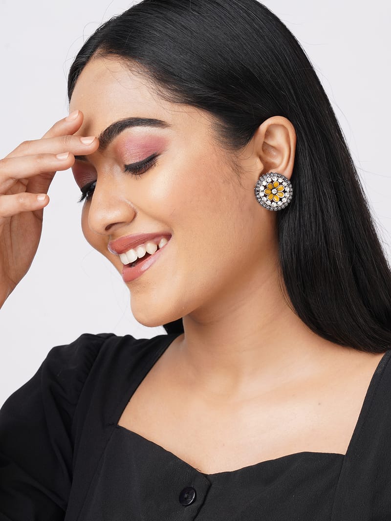 Binni's Wardrobe Gold toned Flower stud