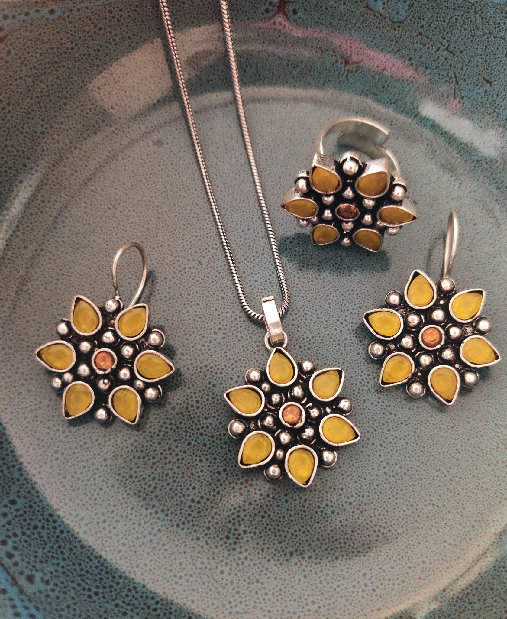 Binni's Wardrobe  Women yellow Silver-Plated Flower Shaped Jewellery Set