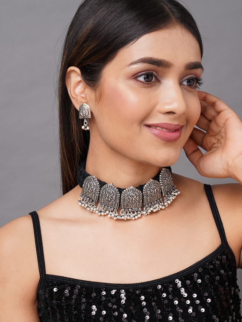 Binni's Wardrobe  Women Oxidised Antique Silver Plated Studded Chocker