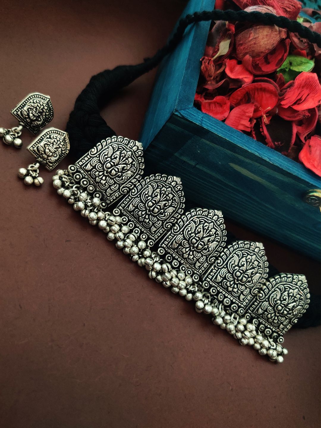 Binni's Wardrobe  Women Oxidised Antique Silver Plated Studded Chocker