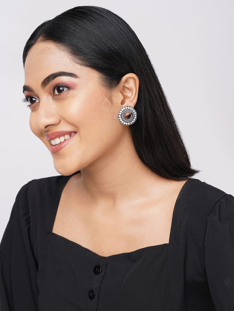 Binni's Wardrobe Women silver toned round shaped stud