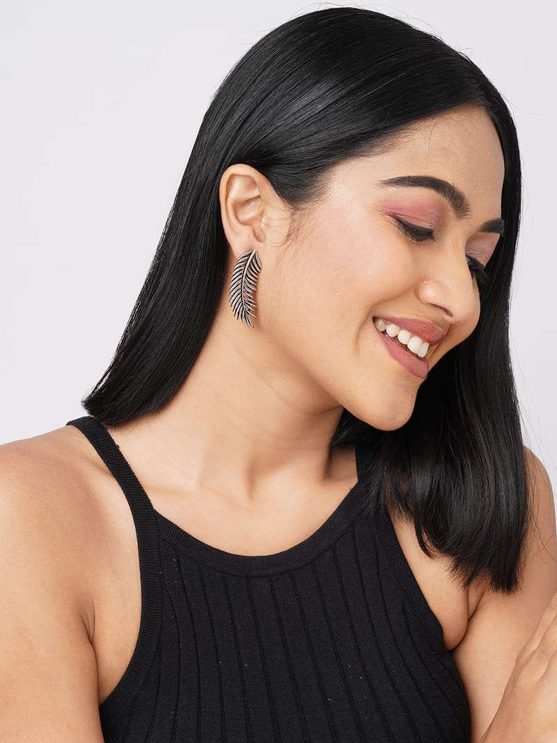 Binni's Wardrobe silver plated leaf shaped earring