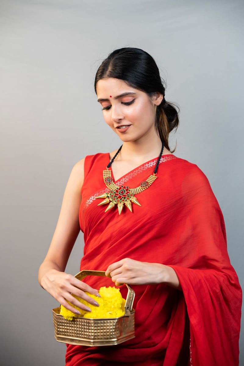 Binni's Wardrobe  Gold plated Bangle shapped necklace