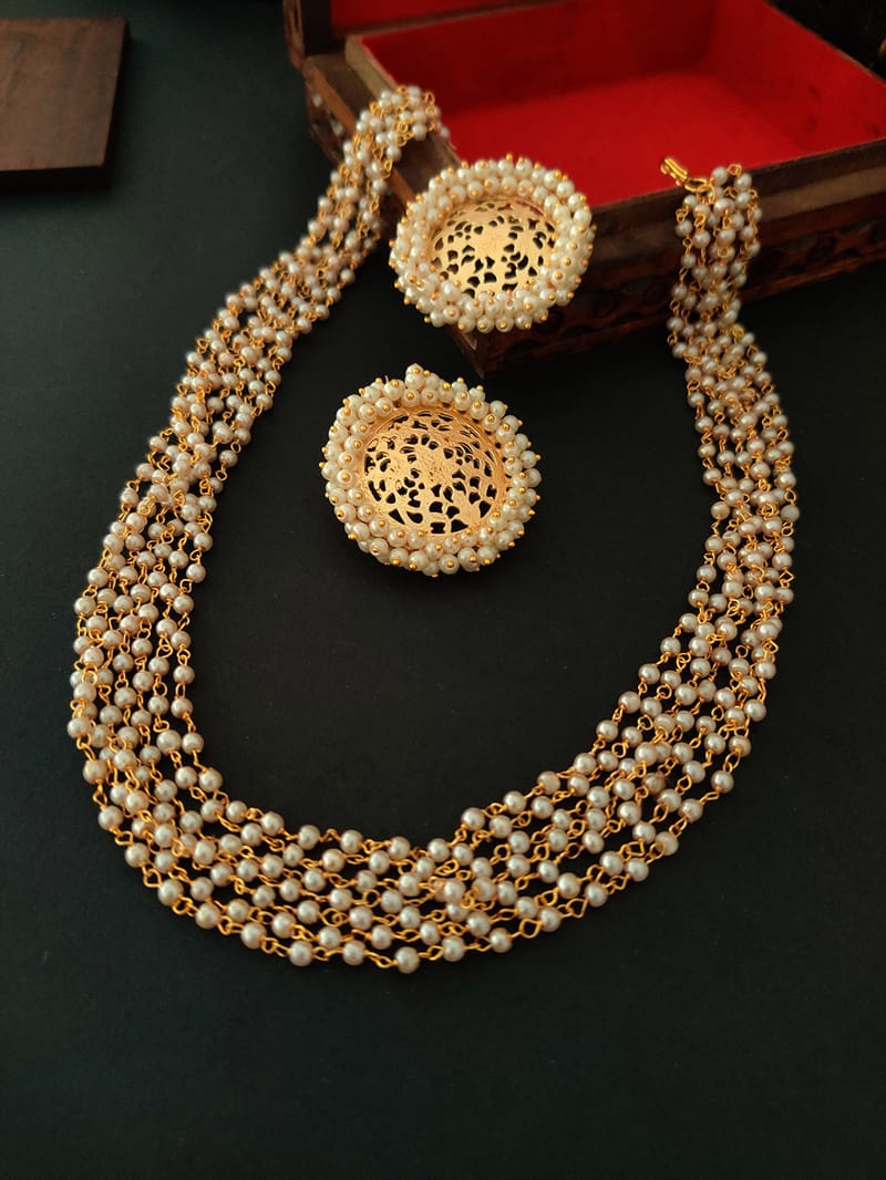 Binni's Wardrobe Women White  Gold-Toned Pearl Jewellery Set